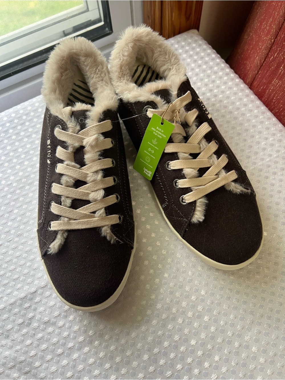 Taos Footwear STARLINE  canvas Brown and Cream Faux-Fur Trim Sneakers